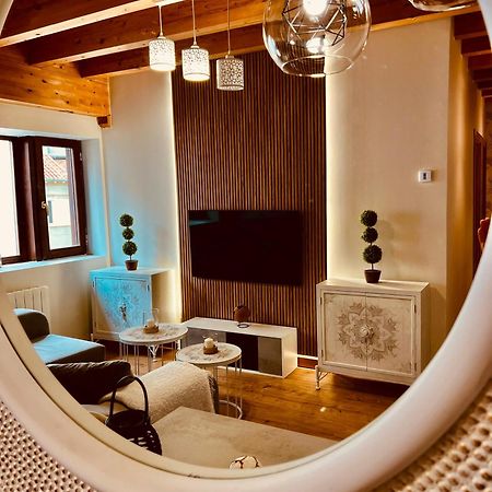 El Capricho De Claudia_ Apartamentos Burgos Catedral מראה חיצוני תמונה