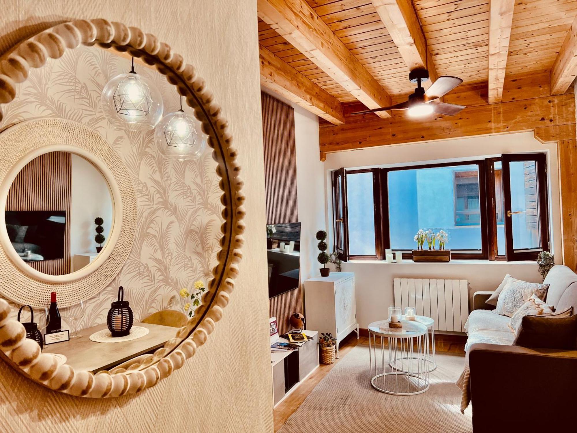 El Capricho De Claudia_ Apartamentos Burgos Catedral מראה חיצוני תמונה