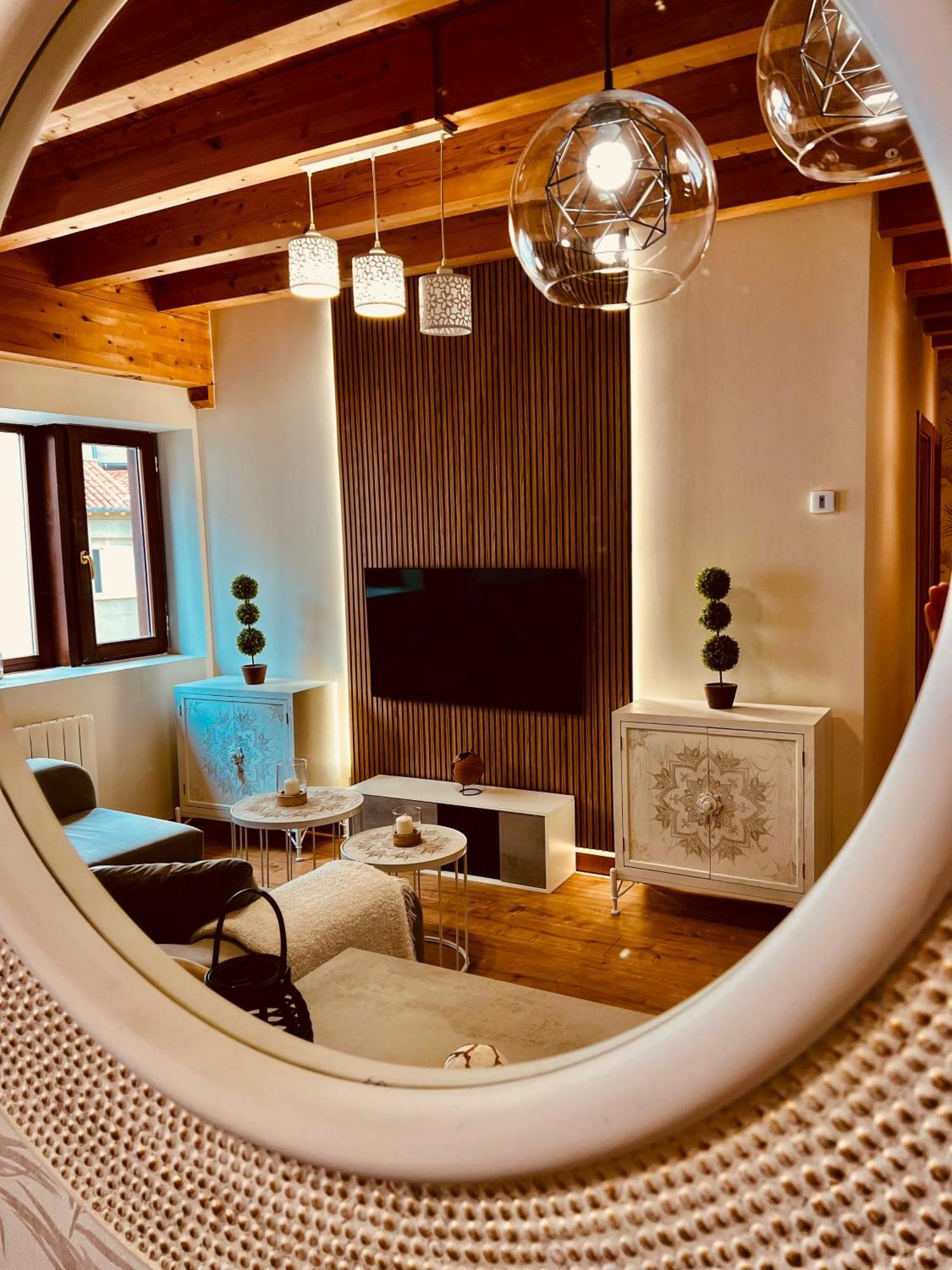 El Capricho De Claudia_ Apartamentos Burgos Catedral מראה חיצוני תמונה