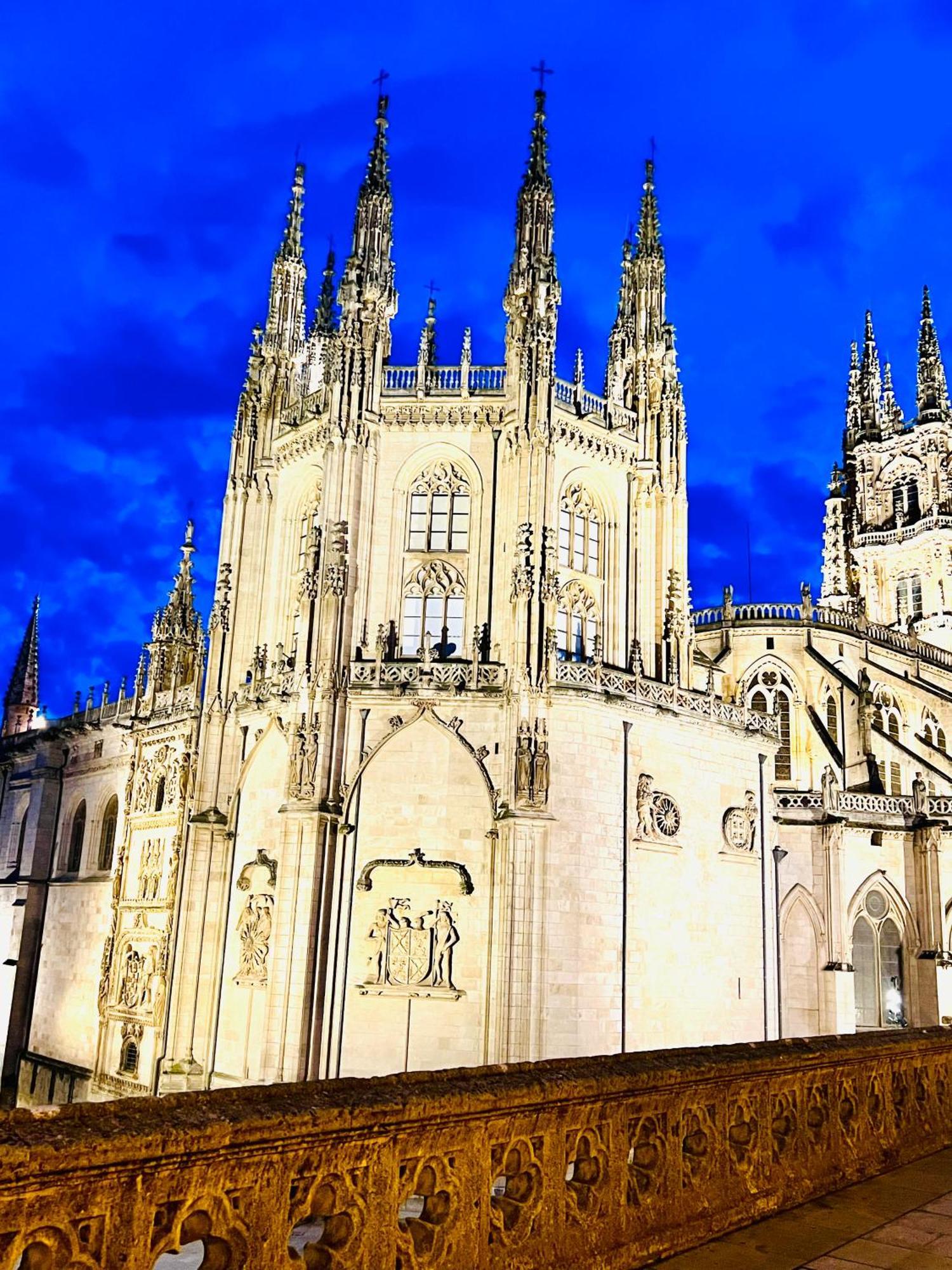 El Capricho De Claudia_ Apartamentos Burgos Catedral מראה חיצוני תמונה